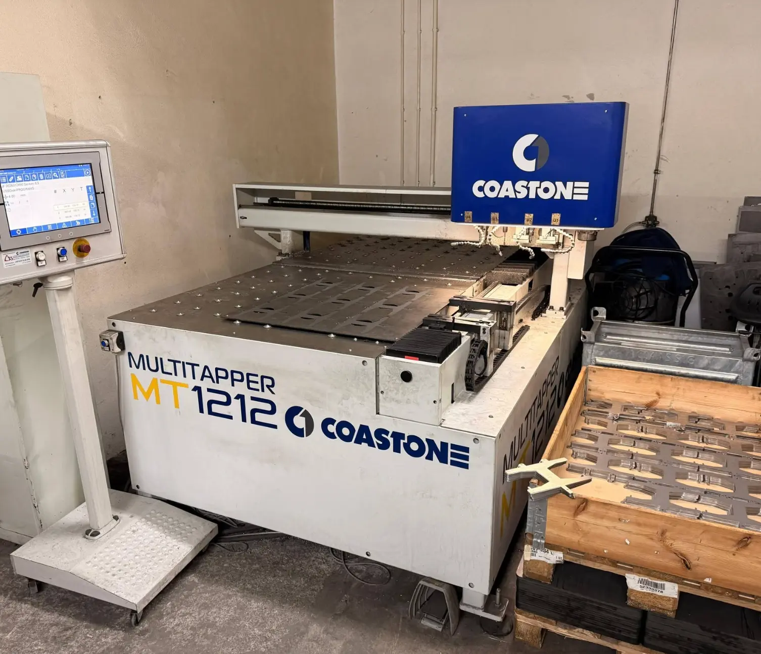 CNC Multitapper stroj Coastone v delavnici