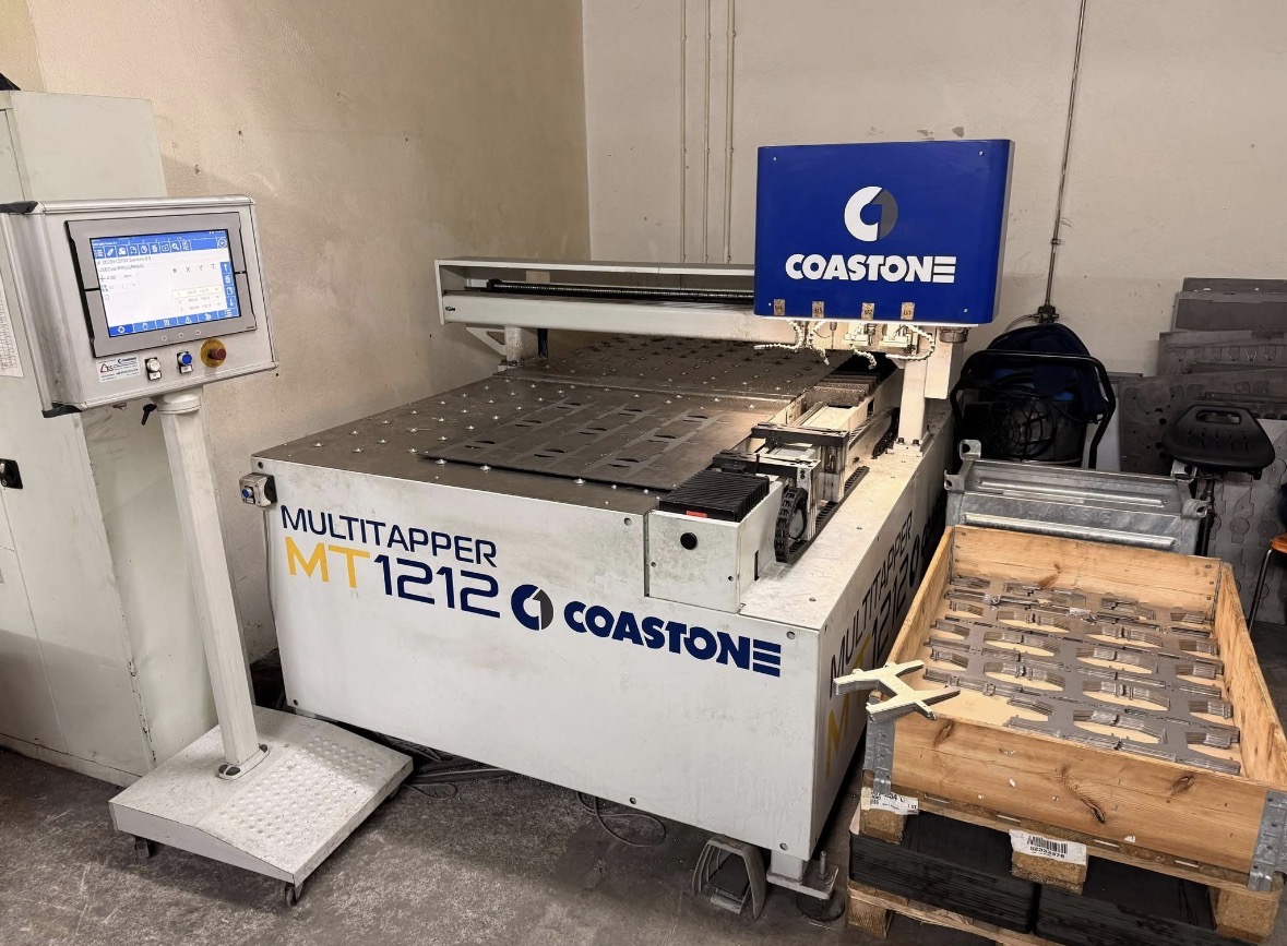 CNC stroj Coastone Multitapper MT1212 za obdelavo kovinskih plošč
